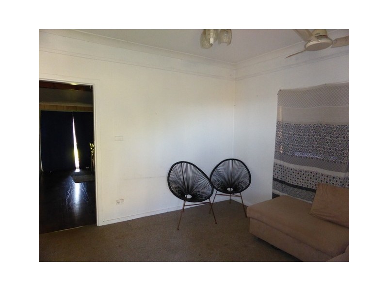 6 Drummond Street, Parkes NSW 2870