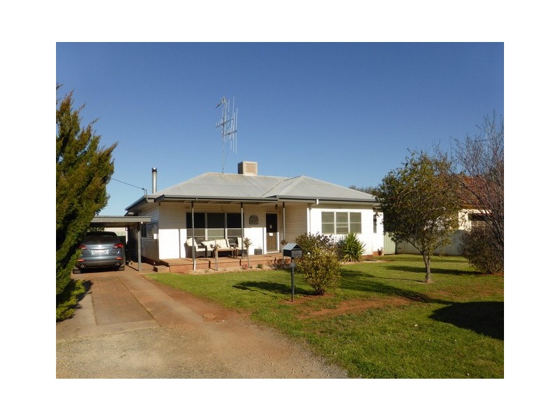 13 Lynch Street, Parkes NSW 2870