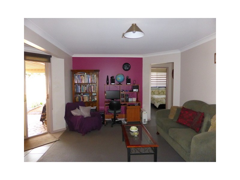 6 Cobden Place, Parkes NSW 2870