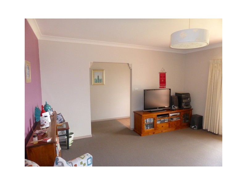 6 Cobden Place, Parkes NSW 2870