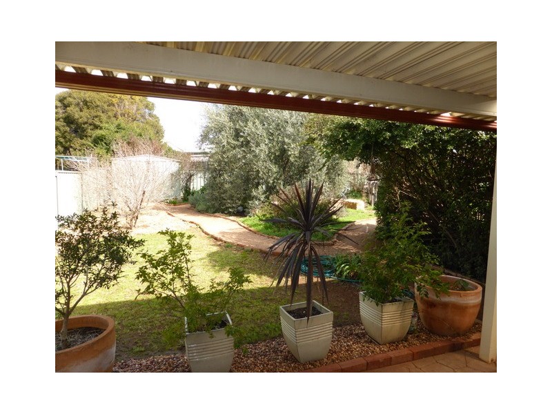 6 Cobden Place, Parkes NSW 2870