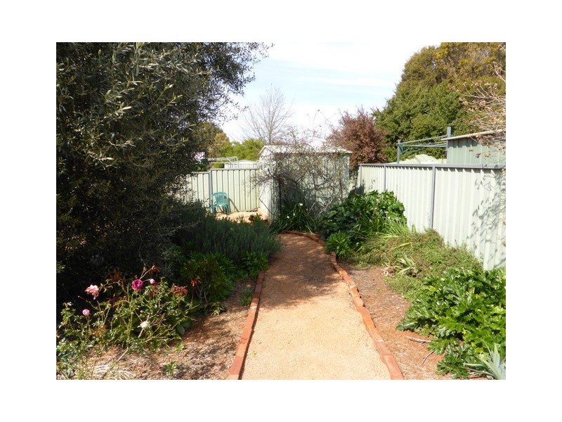 6 Cobden Place, Parkes NSW 2870