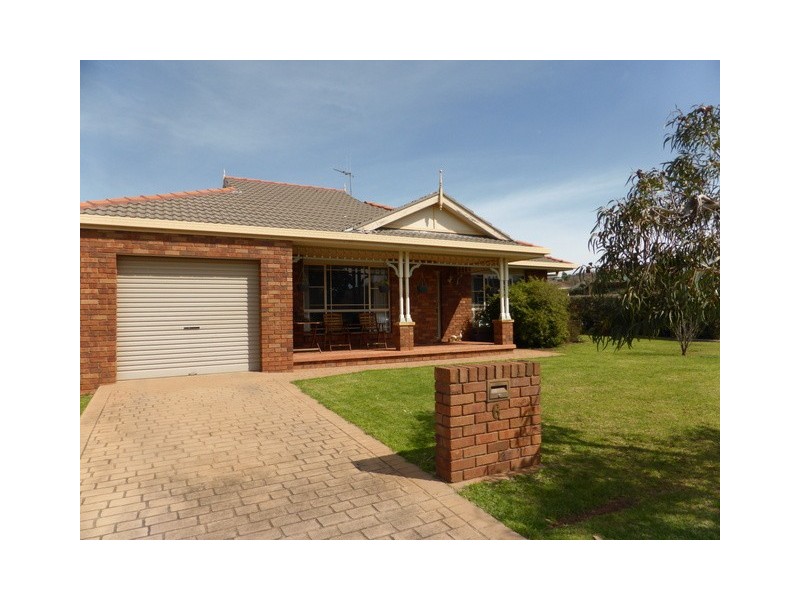 6 Cobden Place, Parkes NSW 2870