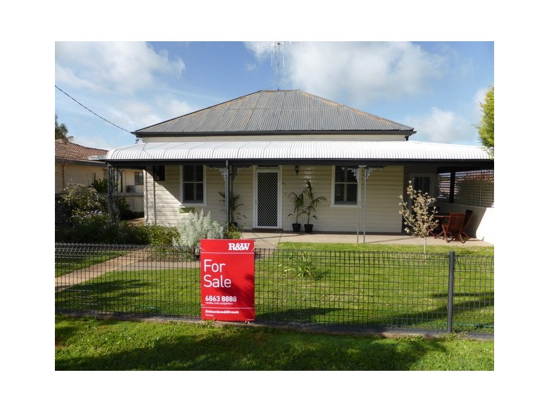 17 Thurlstone Street, Parkes NSW 2870