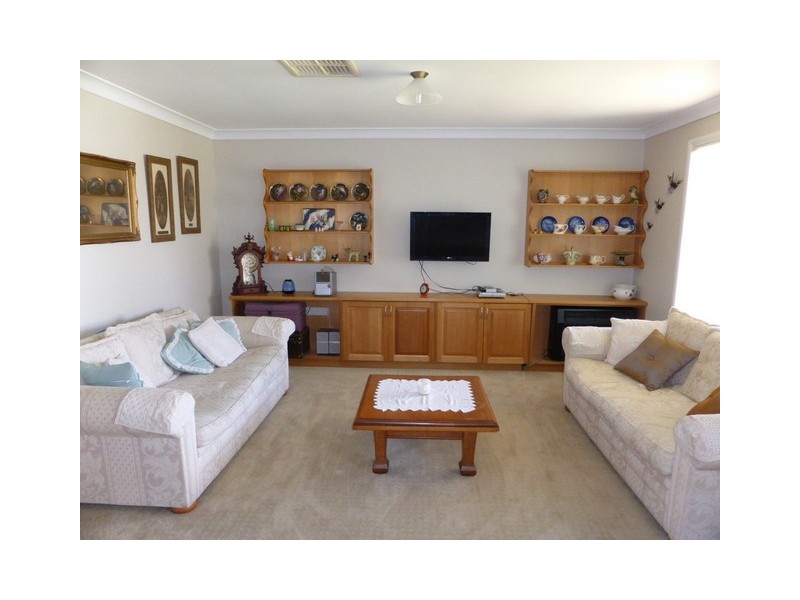 17 Thurlstone Street, Parkes NSW 2870