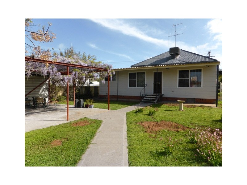 17 Thurlstone Street, Parkes NSW 2870