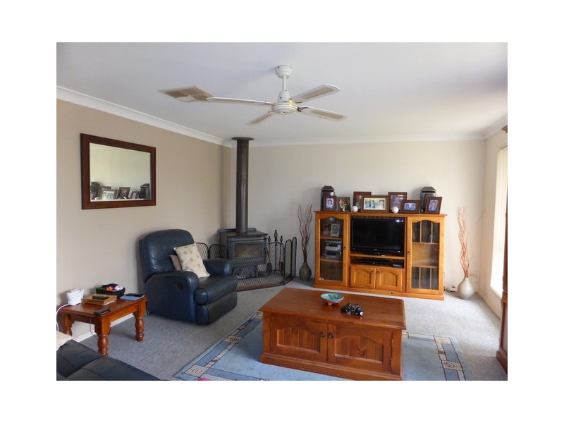 7 Mimosa Ave, Parkes NSW 2870