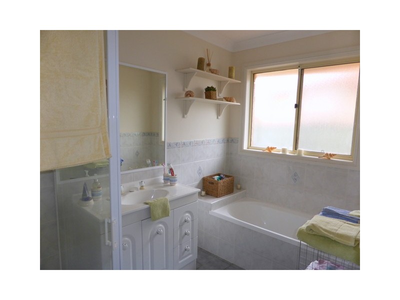 7 Mimosa Ave, Parkes NSW 2870