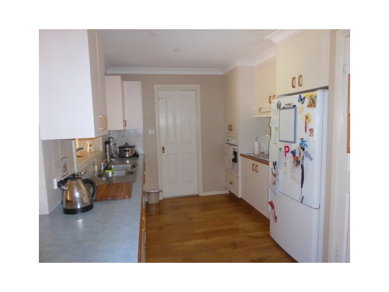 7 Mimosa Ave, Parkes NSW 2870