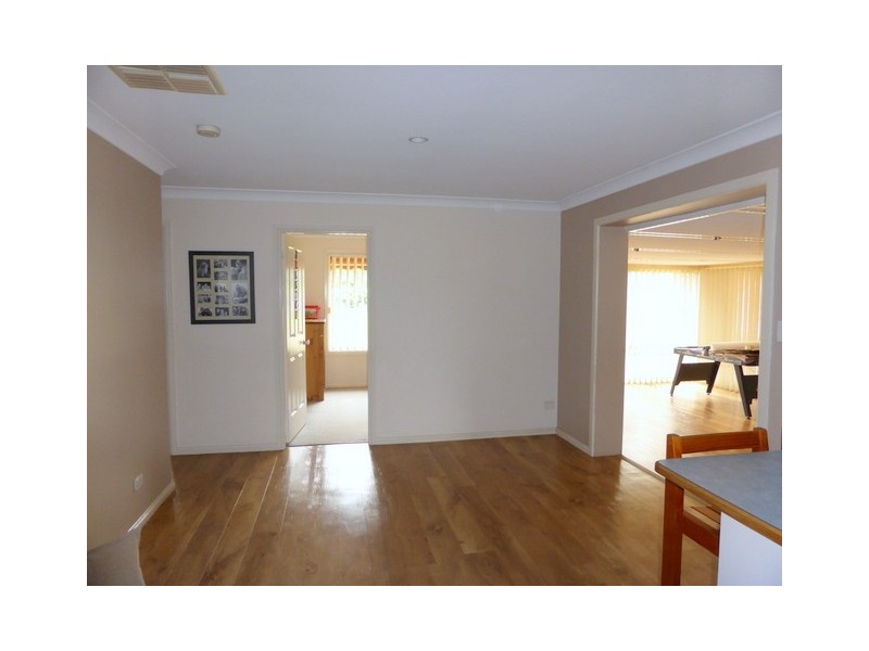 7 Mimosa Ave, Parkes NSW 2870