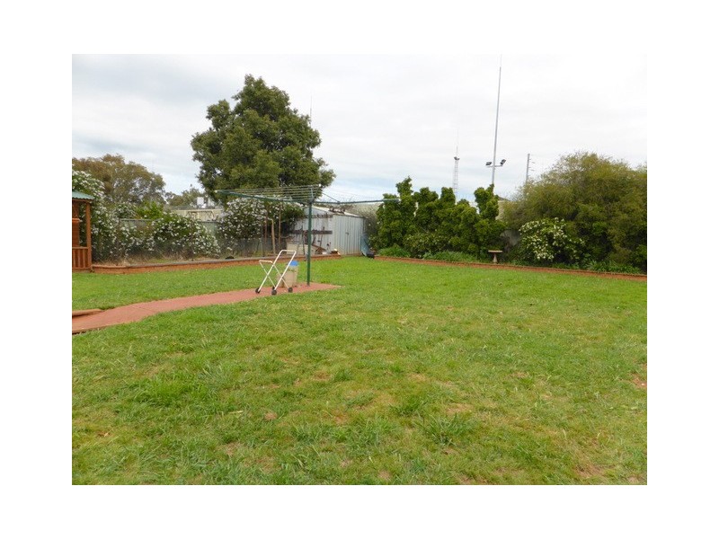 7 Mimosa Ave, Parkes NSW 2870