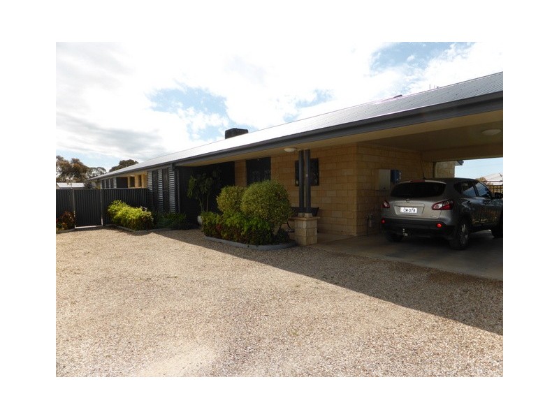 18 Vaucluse Place, Parkes NSW 2870