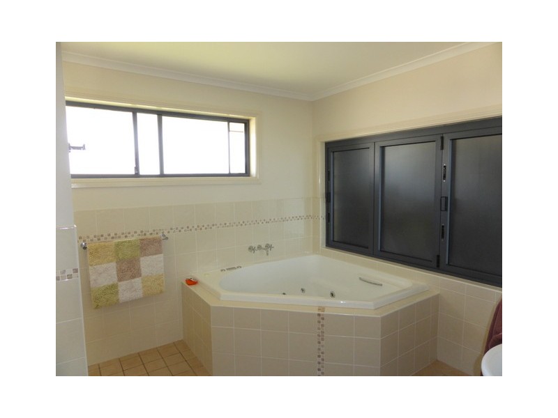 18 Vaucluse Place, Parkes NSW 2870