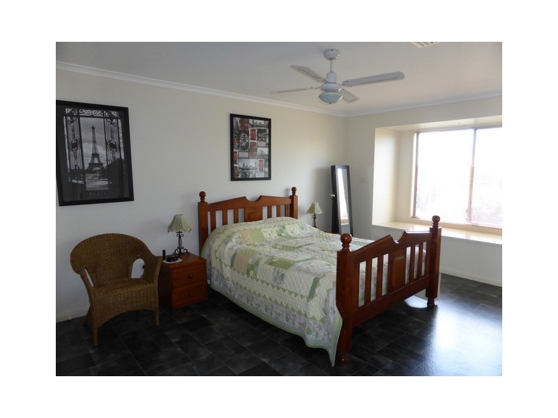 18 Vaucluse Place, Parkes NSW 2870