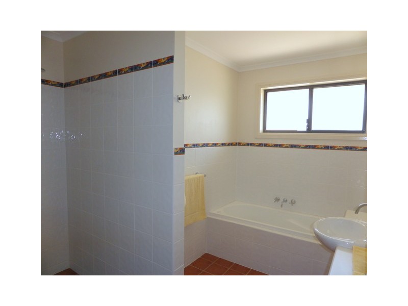 18 Vaucluse Place, Parkes NSW 2870