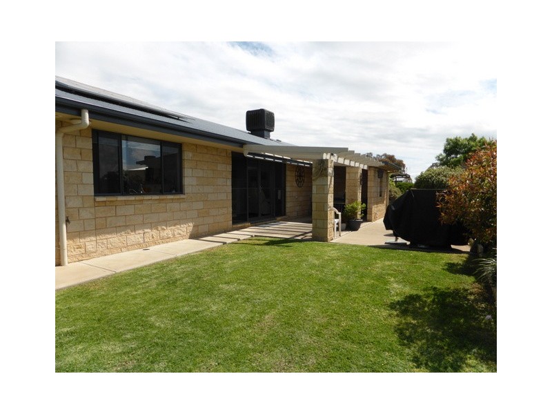 18 Vaucluse Place, Parkes NSW 2870