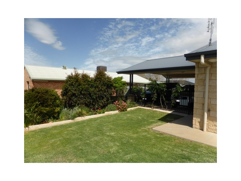 18 Vaucluse Place, Parkes NSW 2870