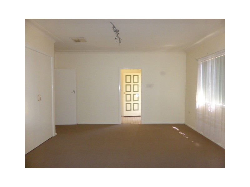 3 Waratah Street, Parkes NSW 2870