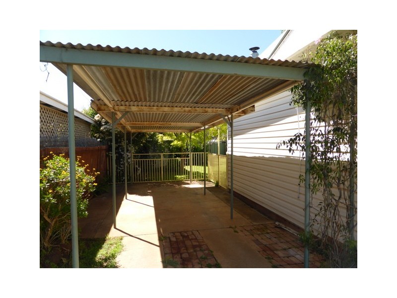 3 Waratah Street, Parkes NSW 2870