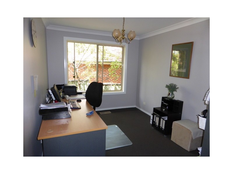 8 Glengowrie Close, Parkes NSW 2870