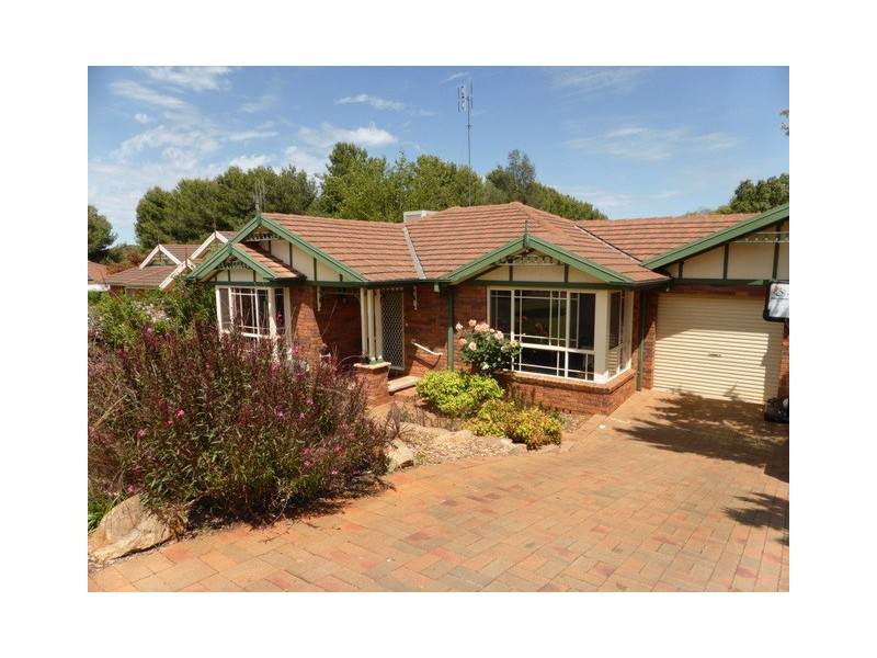 8 Glengowrie Close, Parkes NSW 2870