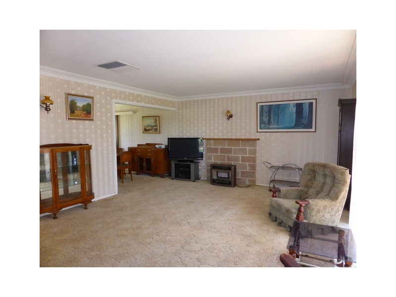 3 Downes Cres, Parkes NSW 2870