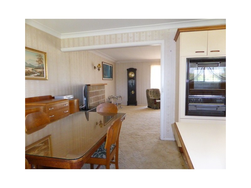 3 Downes Cres, Parkes NSW 2870