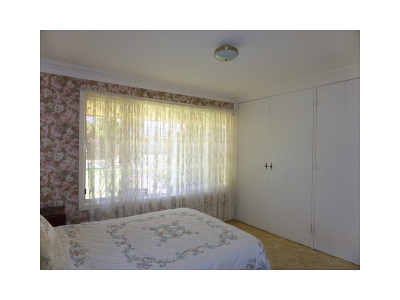 3 Downes Cres, Parkes NSW 2870