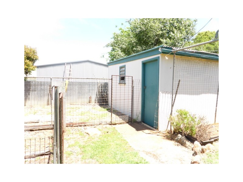 3 Downes Cres, Parkes NSW 2870