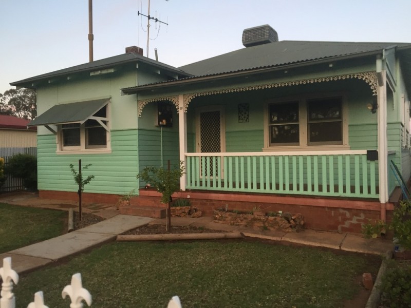 11 Bollinger Street, Parkes NSW 2870
