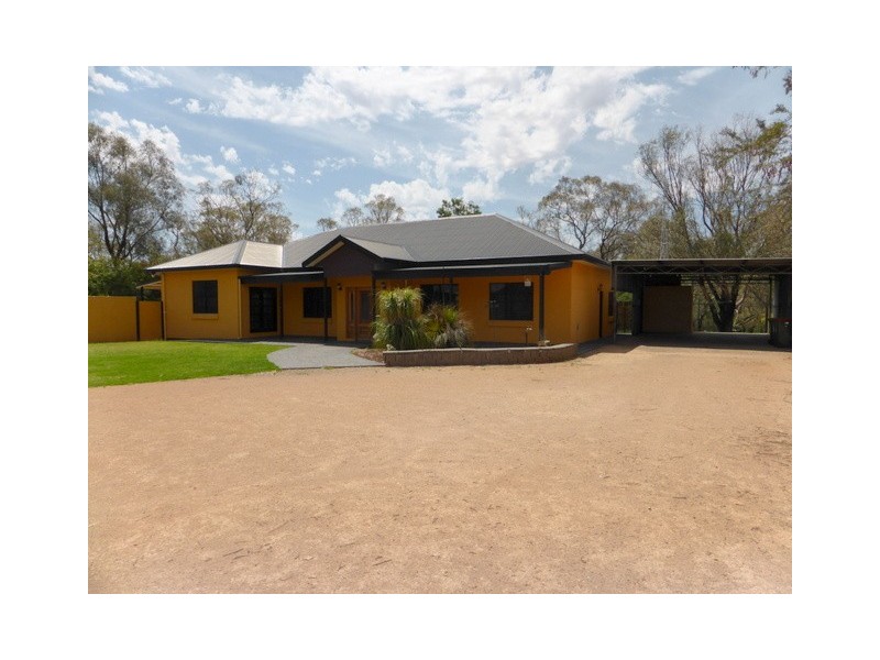 82 Pine Road, Parkes NSW 2870