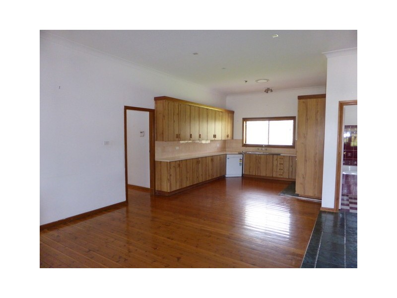 82 Pine Road, Parkes NSW 2870