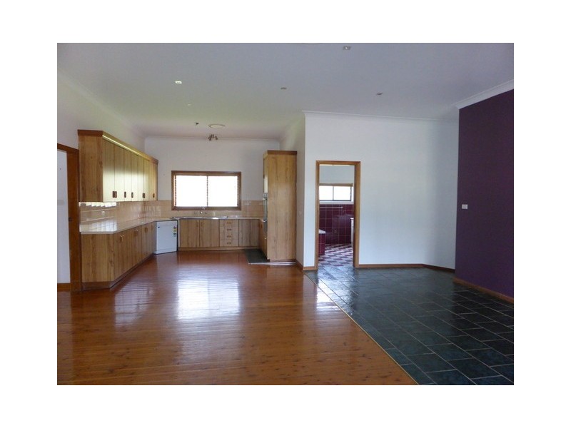 82 Pine Road, Parkes NSW 2870