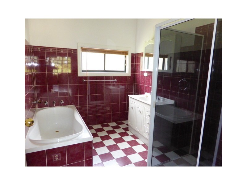 82 Pine Road, Parkes NSW 2870
