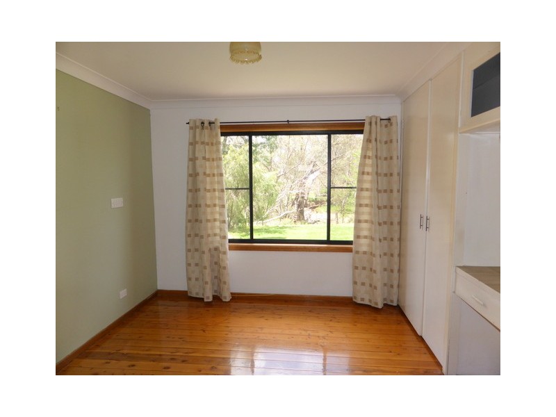 82 Pine Road, Parkes NSW 2870