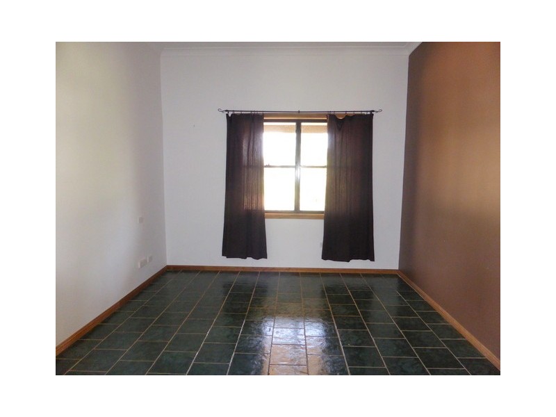 82 Pine Road, Parkes NSW 2870