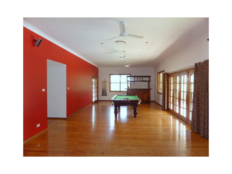 82 Pine Road, Parkes NSW 2870