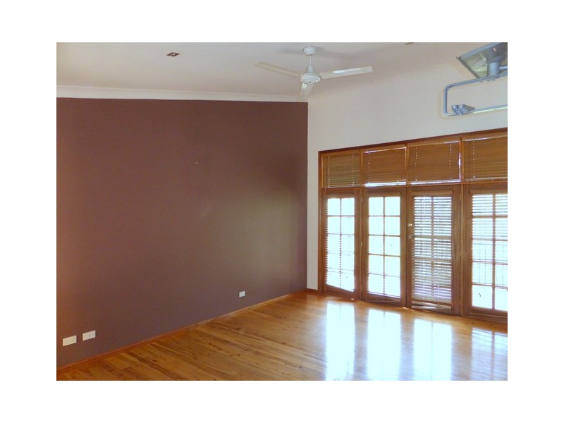 82 Pine Road, Parkes NSW 2870