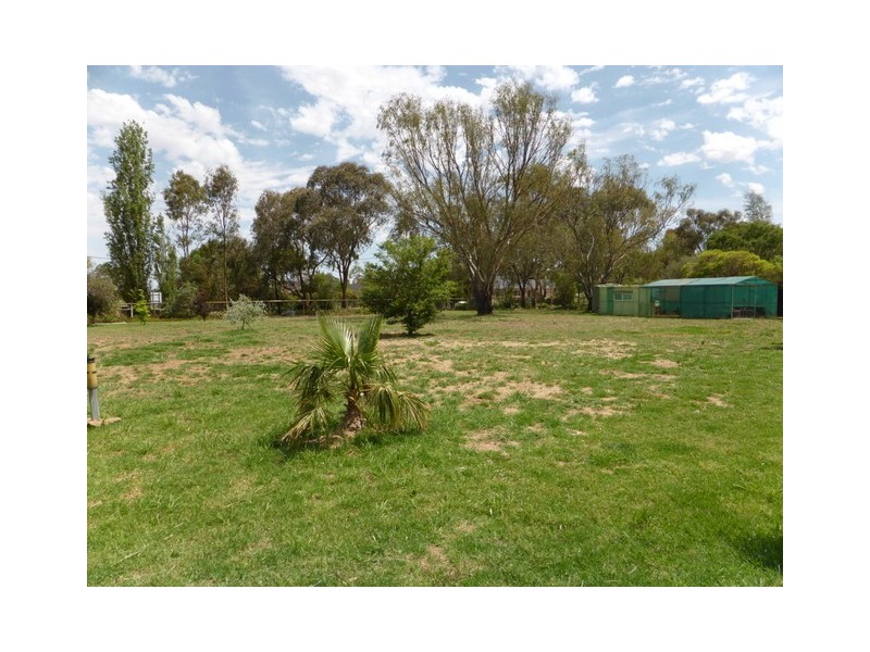 82 Pine Road, Parkes NSW 2870