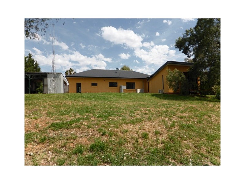82 Pine Road, Parkes NSW 2870
