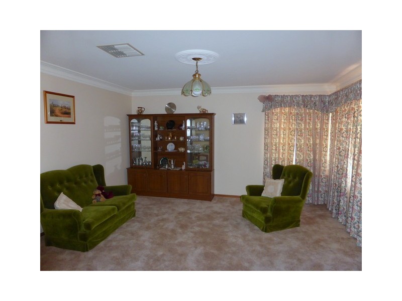 13 Phoenix Street, Parkes NSW 2870