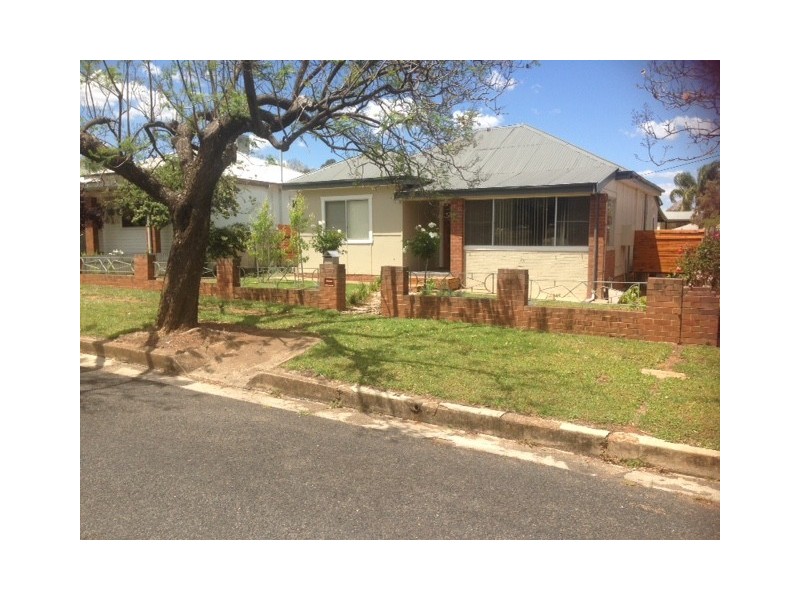 21 East Street, Parkes NSW 2870