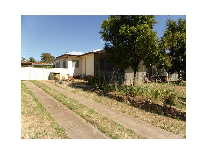 14 Hodges Street, Parkes NSW 2870