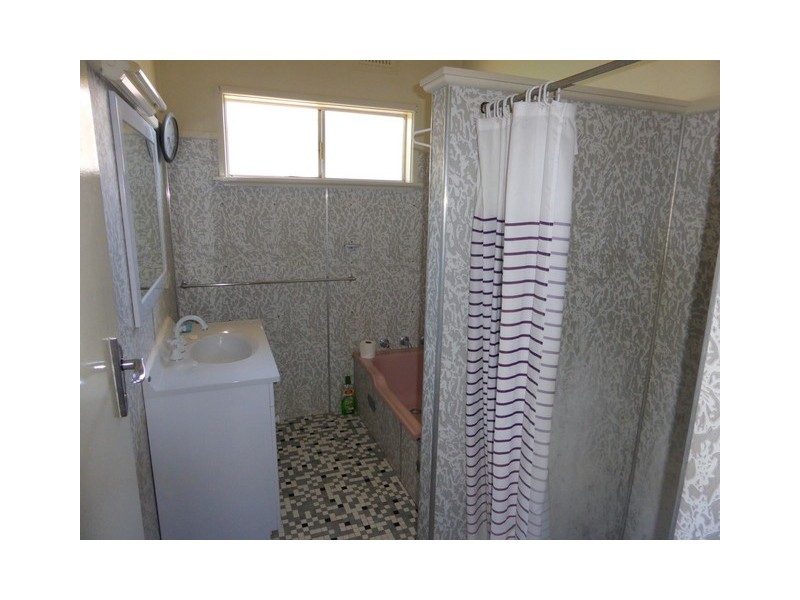 14 Hodges Street, Parkes NSW 2870