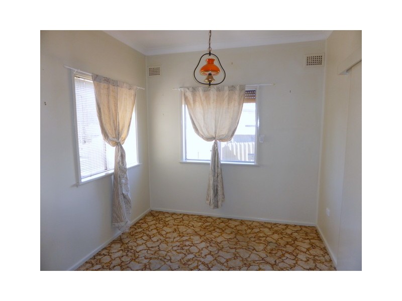 14 Hodges Street, Parkes NSW 2870