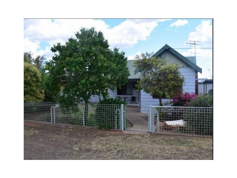 85 Victoria Street, Parkes NSW 2870
