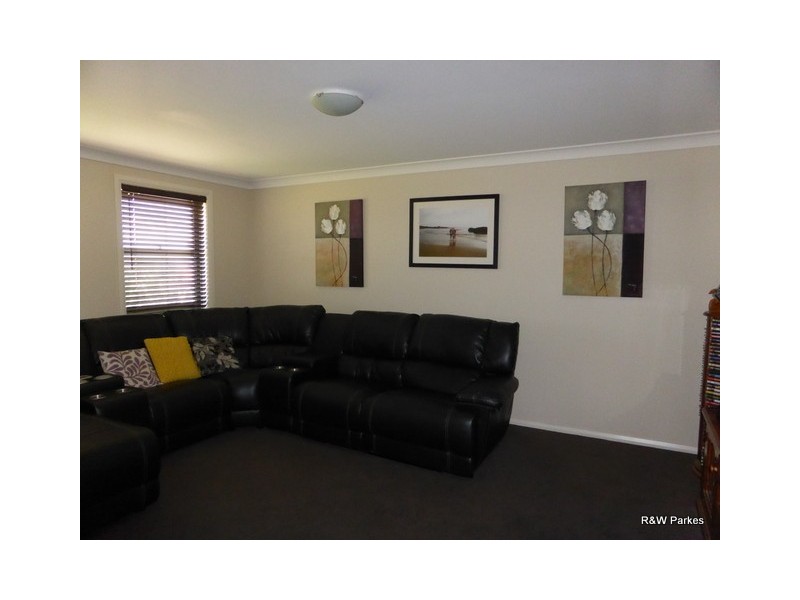 13 Alder Avenue, Parkes NSW 2870