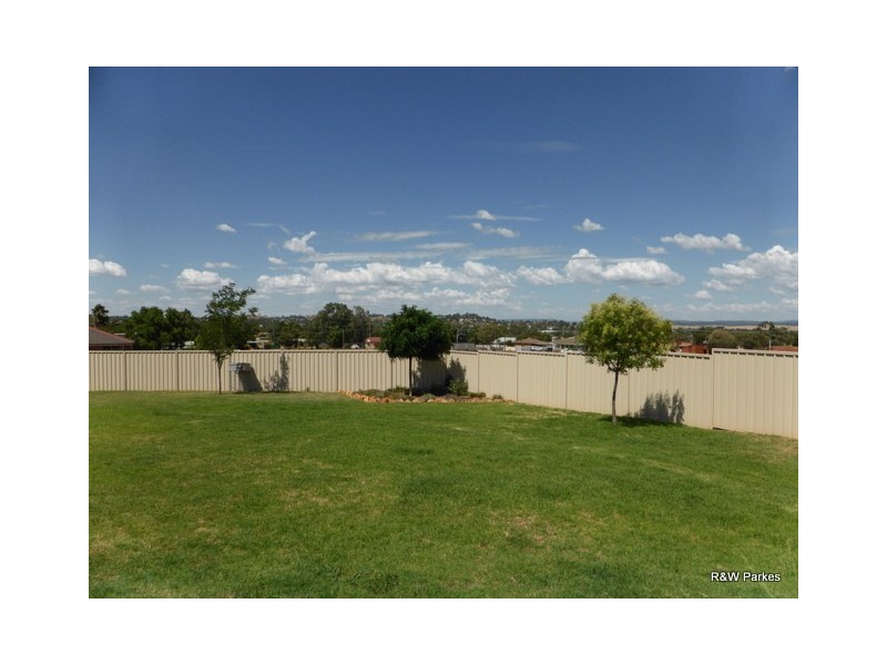 13 Alder Avenue, Parkes NSW 2870
