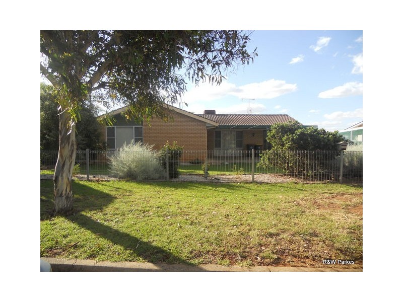 50 Station Street, Parkes NSW 2870