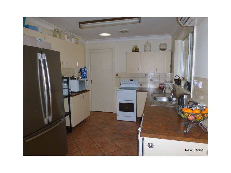 50 Station Street, Parkes NSW 2870